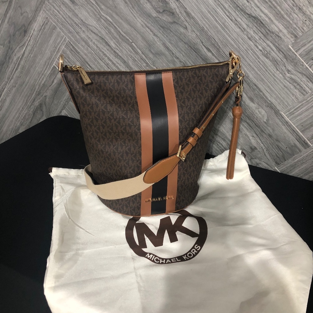 💥Sold💥Michael Kors Bucket Bag